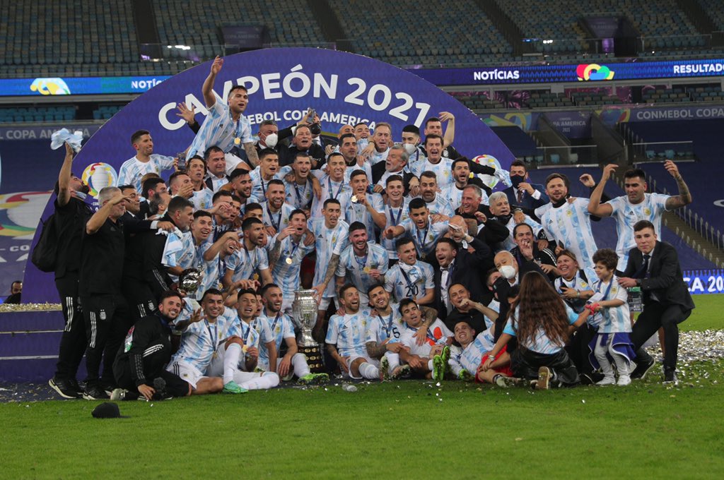 Gracias a los 45 millones de argentinos que confiaron en nuestra selección, y hoy celebran esta histórica Copa América, luego de 28 años. Gracias a quienes trabajan día a día en este gran proyecto de selecciones nacionales. Somos campeones. ¡Vamos Argentina!