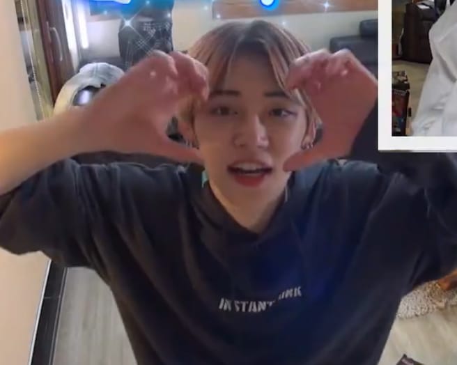 cutejunn's tweet image. Yeonjun haciéndo un corazón se ve tan great y gorgeous