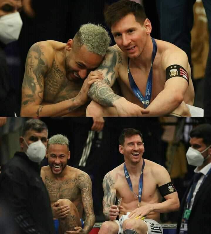 paukundera's tweet photo. Que excelente mensaje esta imagen ❤️
Es futbol...un rato después prima lo humano https://t.co/qRnkouxeYv