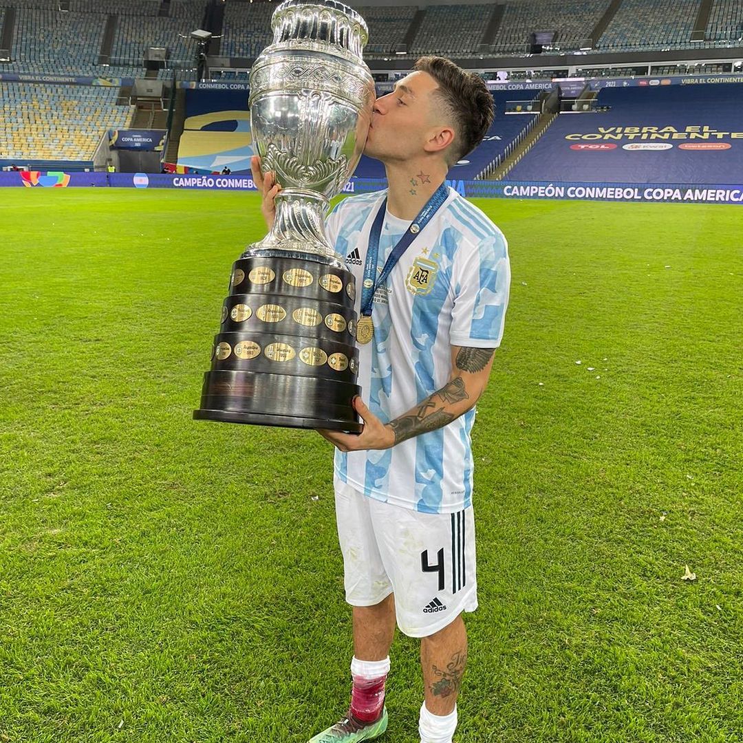 Espn Argentina S Tweet Pura Sangre Gonzalo Montiel Y Un Postal Increible Levantando La Copaamerica En El Maracana Con El Tobillo Derecho Completamente Ensangrentado Trendsmap