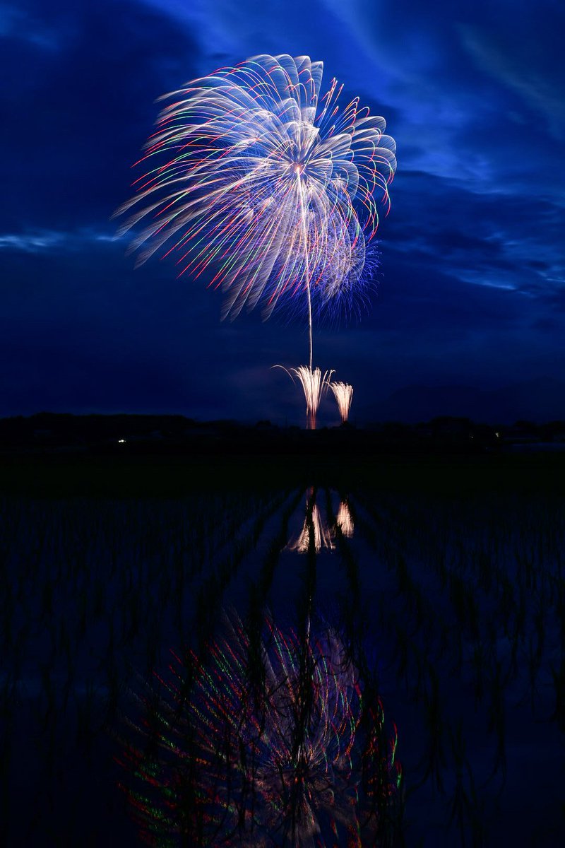 ট ইট র Toshimitsu Tanaka 職場の近くで行われたマルエドラッグの創業70周年記念シークレット花火 直前まで物凄い雷雨で打ち上げられるのか心配したけど綺麗な花火が蒸し暑い群馬の夏を飾りました もしかしたらこの夏 群馬で一番盛大な花火大会になっちゃうの