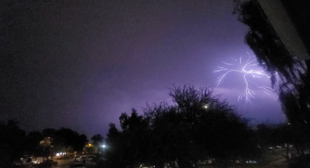 burnishnova's tweet photo. Lightning images I got off of a video I took in Mesa AZ ⚡ https://t.co/kvwbbw6Pcr