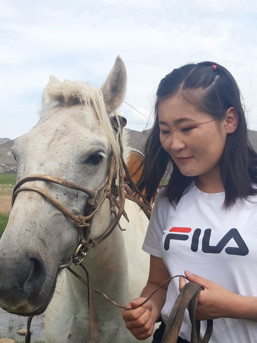 Сайхан наадаарай