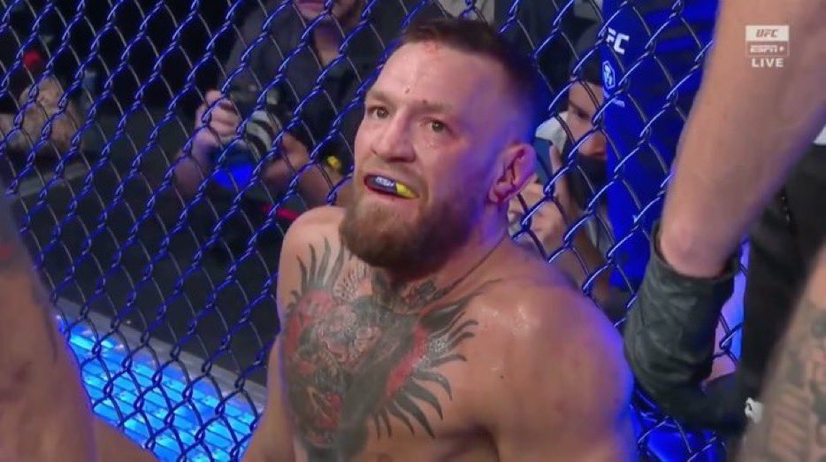 ComplexSports's tweet photo. Dustin Poirier defeats Conor McGregor by injury TKO! 😳 https://t.co/LeRmtFLvV2