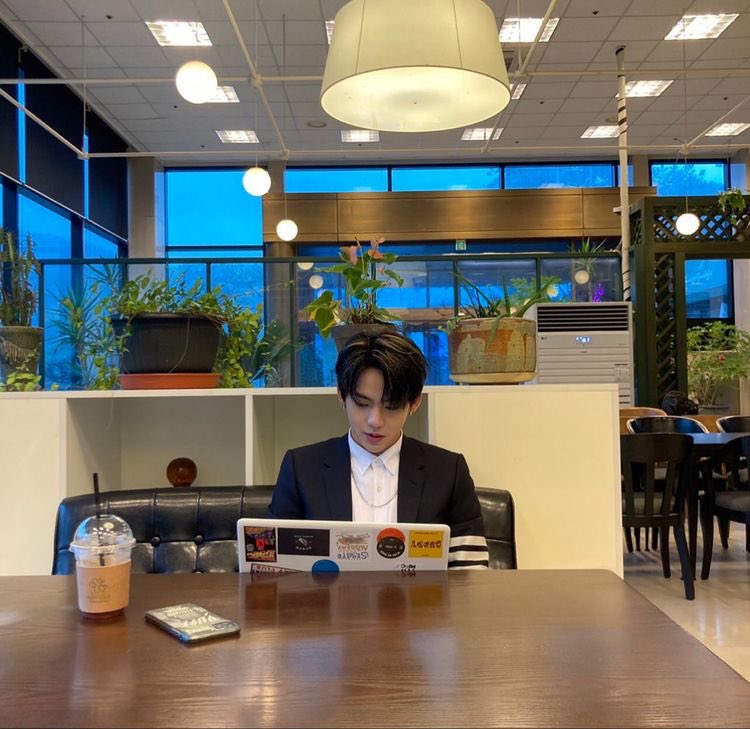 BBnnxiss's tweet photo. Plz retweet อินเตอร์ฝากมาให้ช่วยกระจาย

1. #HyunsukMorningVibes (ถึงฮยอนซอกทุกเช้า)

2. #IAdoreYouChoiHyunsuk (สำหรับคืนวันศุกร์ เพื่อแสดงความขอบคุณถึงฮยอนซอกที่ทำงานหนัก) 

3. #MondayFairyHyunsuk (ใช้ตอนใกล้หมดวันอาทิตย์เพื่อกำลังใจการทำงานในวีคถัดไปของฮยอนซอก)

#CHOIHYUNSUK https://t.co/ylh7zdpvEB