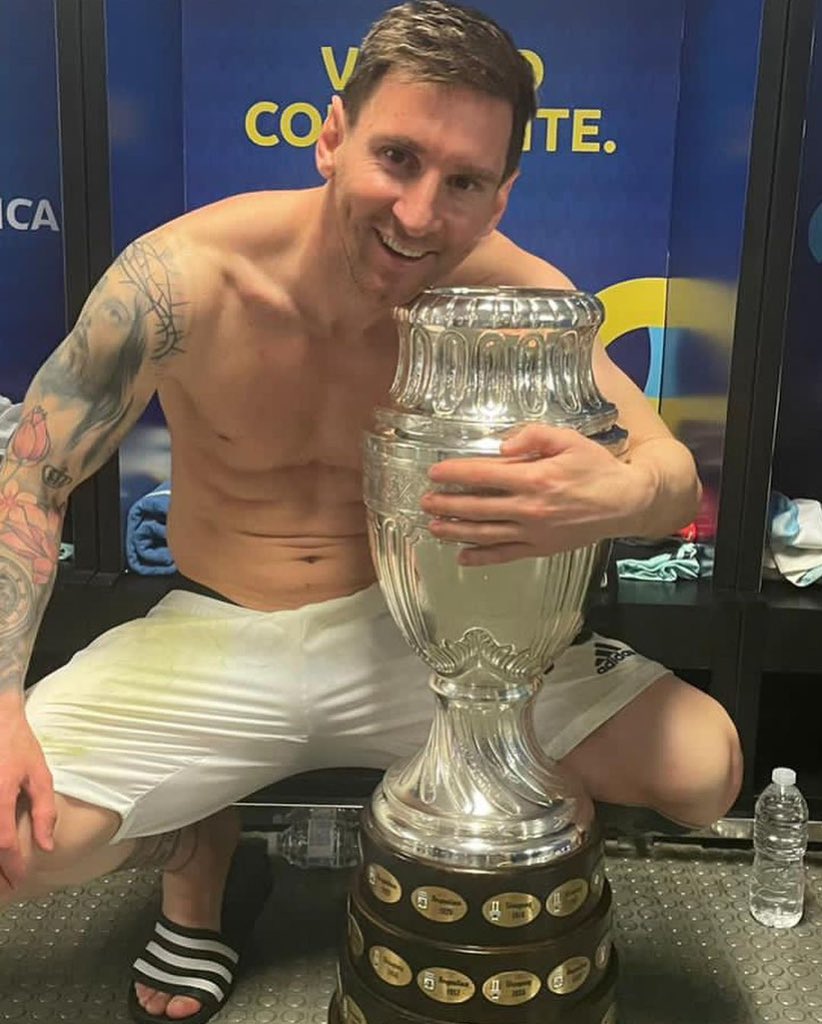 Messismo10's tweet image. Un saludo a todos los que no confiaban. Acá somos campeones de América.