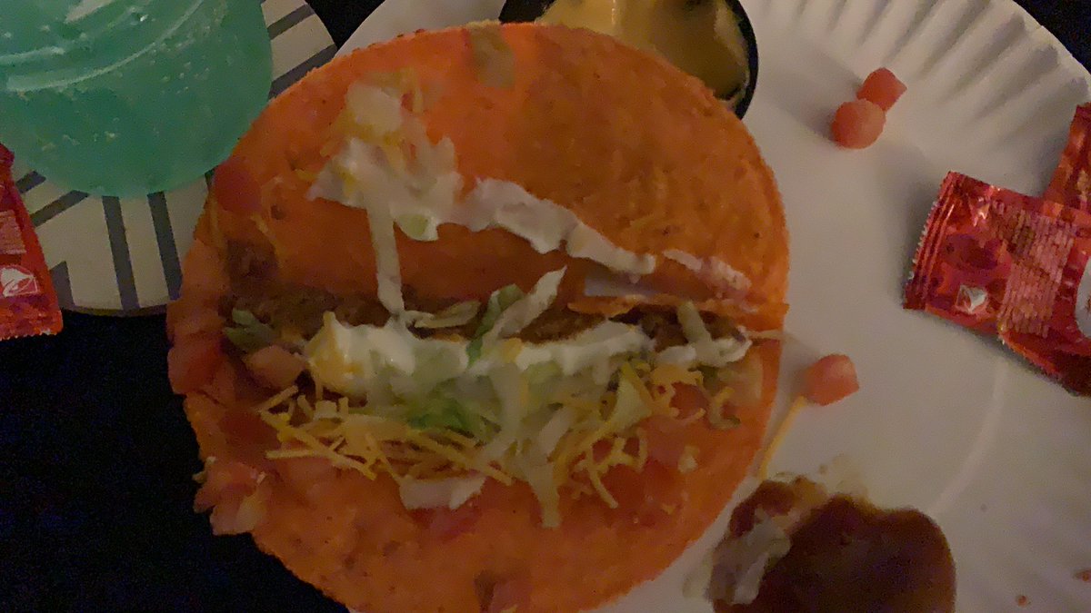 HaileyHovland's tweet photo. @tacobell once again no filling Taco Bell #notasupreme https://t.co/NM3hZ7F5ii