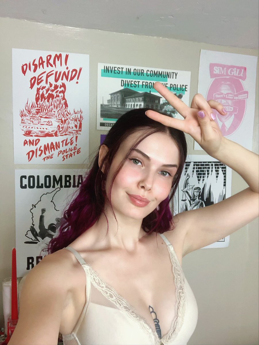 MissElAmbrosia's tweet photo. I’m cute 🥰 https://t.co/ixc8r5II6n