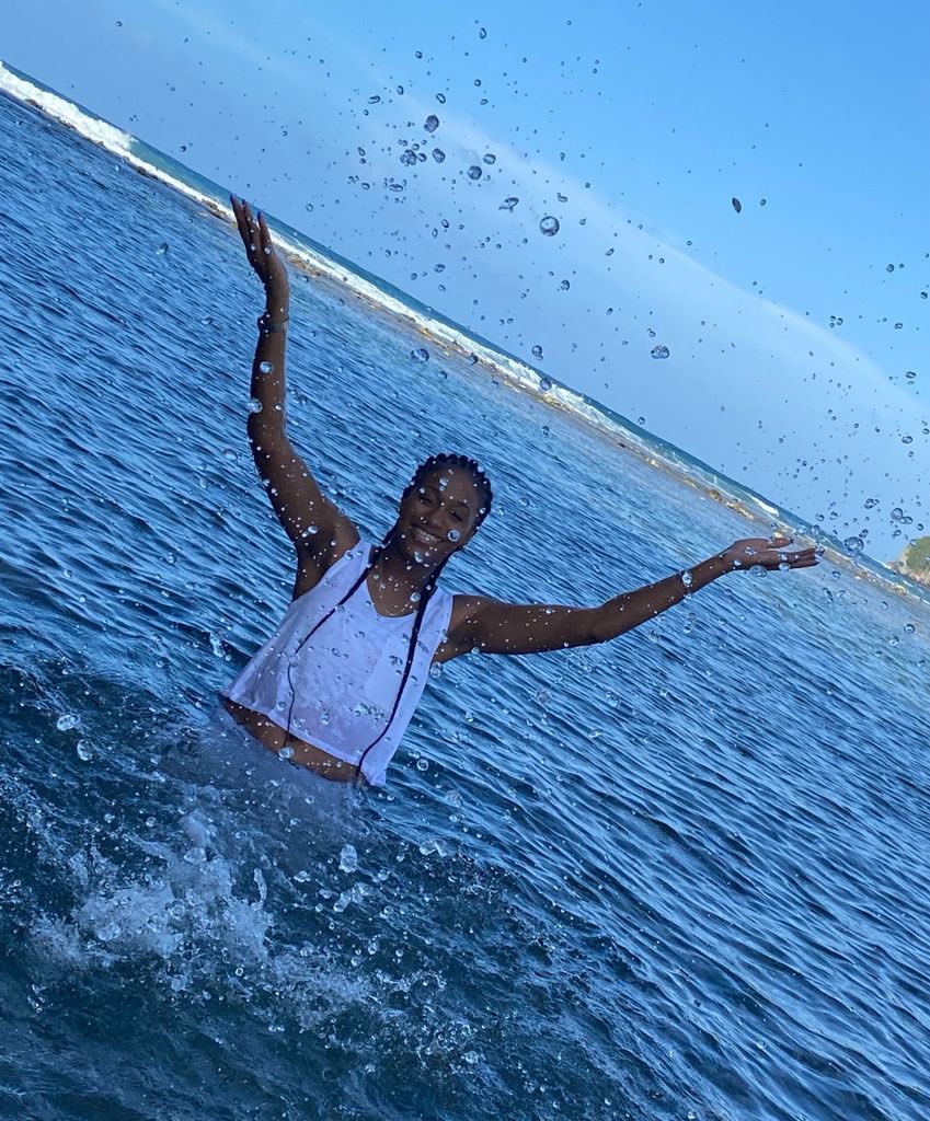 RhodaMCrawford's tweet photo. You can’t take care of others if you can’t take care of yourself. #CheersToWeekend #876InAllItsBeauty🇯🇲 https://t.co/4SlDBTbzo9
