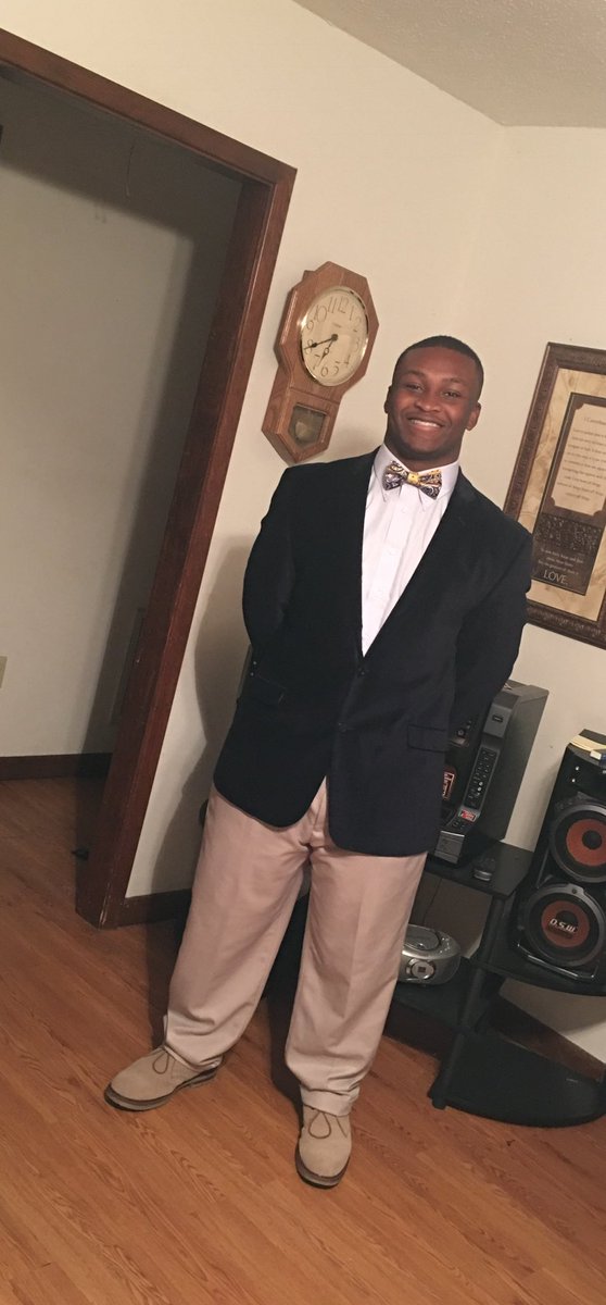 dbrooksdestroy6's tweet photo. #WhosWhoOfMSU 🥶Darius Brooks
😌Starkville, MS
📚Business administration
🎓 #MSU22
🐶I like to chill and meet new people so don’t be afraid to speak. 👻 sc: deebrooks2021 https://t.co/U6dhBBXJii