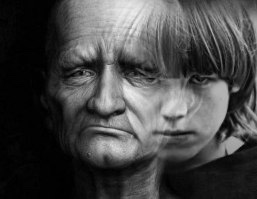 превратился старика. отражение молодость старость. деревенский дедушка. столетний старик фильм 2013. на деревню к дедушке.