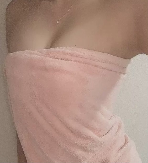 暑くて汗かいちゃったので昼間からシャワー浴びちゃいました♪ https://t.co/SkRwIbJmxx<a href="/tag/%E3%82%AA%E3%83%8A%E3%83%8B%E3%83%BC%E3%81%AE%E6%97%A5"class="tags"><span>#オナニーの日</span></a>