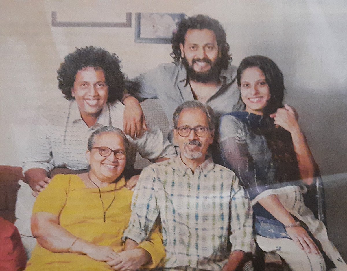 BreakingViews4u's tweet photo. #PFMathews (#Malayalam author &amp; TV serial, Movie screenplay writer, Winner of a National Film Award for Best Screenplay &amp; multiple State television &amp; other literary awards) with sons Anand &amp; Unni (#Karikku fame).
Read the interview in #Mathrubhumi weekend supplement. https://t.co/GL2lKyhVig