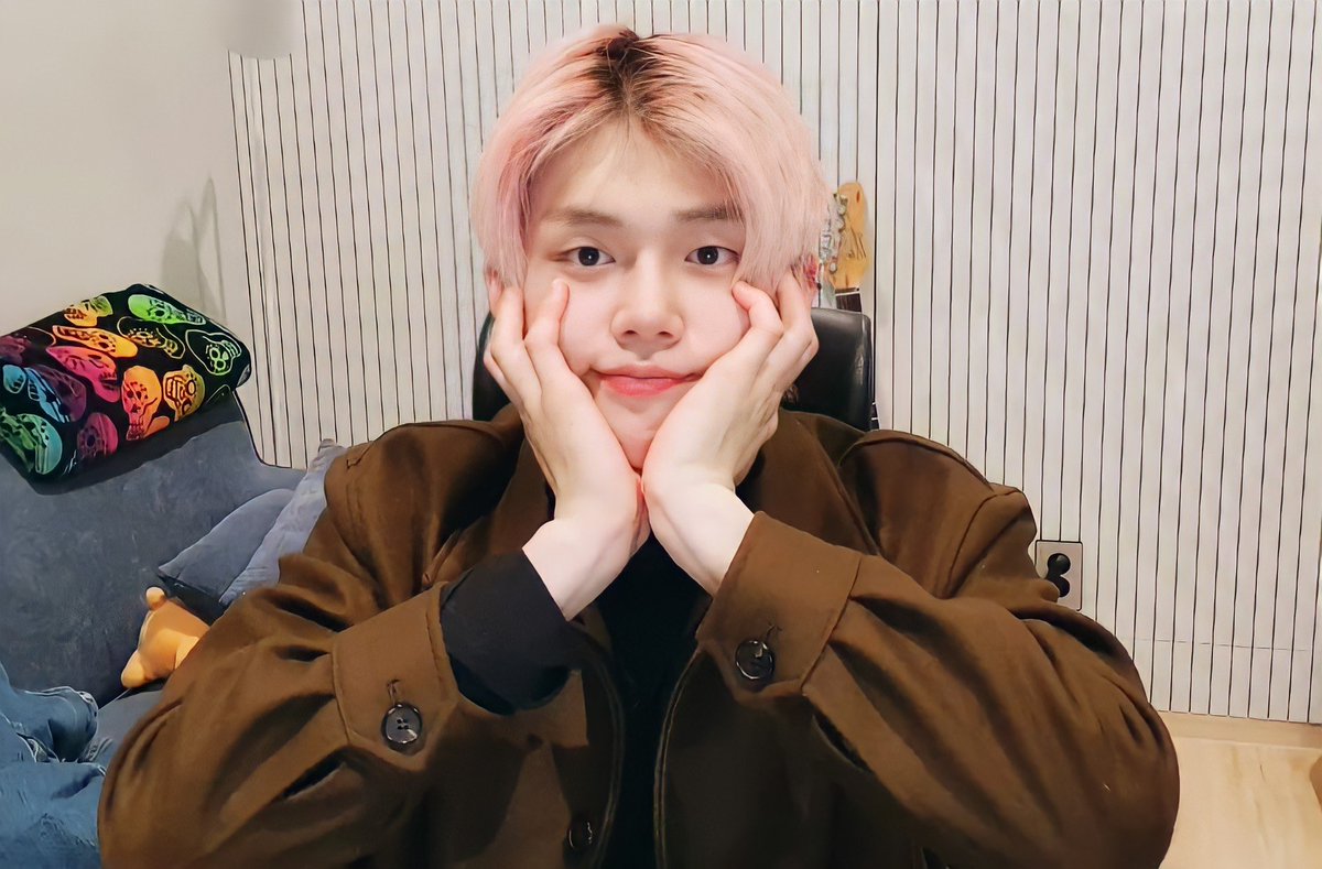 gyu_idk's tweet image. La verdad a veces creo que yeonjun no es real, es que se ve tan perfect, beautiful, gorgeous, unreal, pretty, unique, como le hace?😥
En fin, te amo yeonjun eres lo mejor del universe sisisi