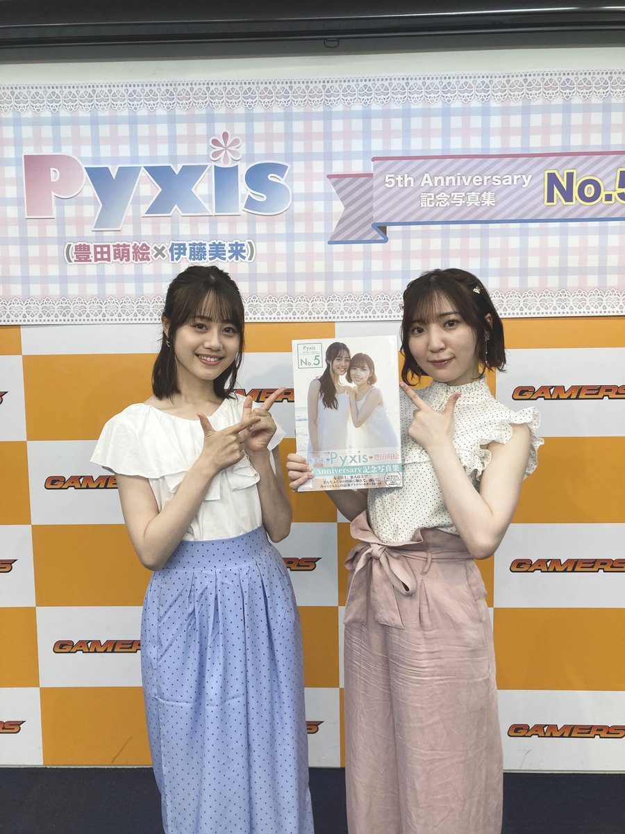 pyxis サイン入りチェキ 伊藤美来 豊田萌絵 - メルカリ