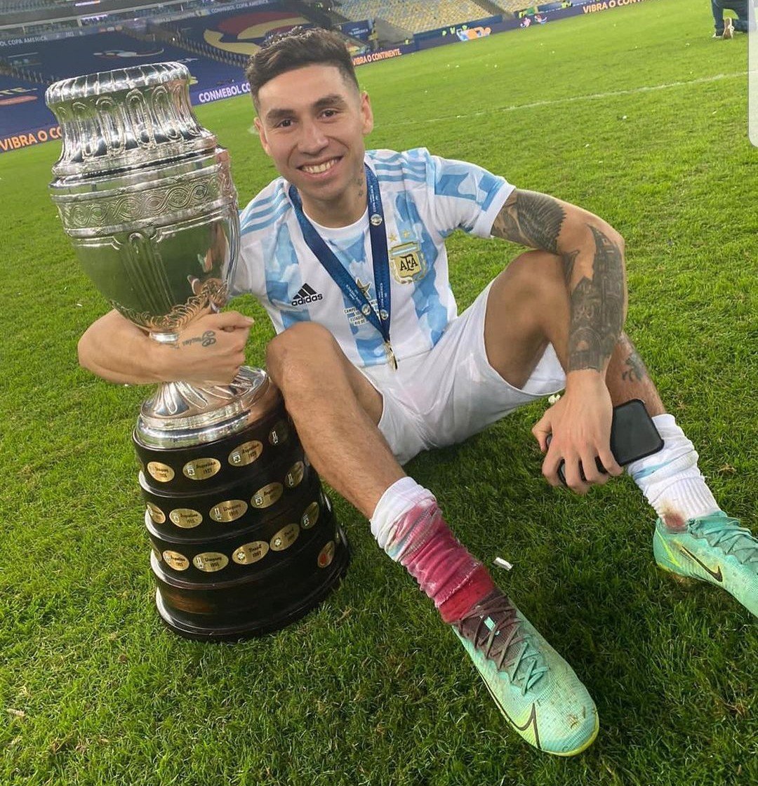 MontieLGonzaIo's tweet photo. Campeones de América 🏆❤️ https://t.co/5gHqSysgFp