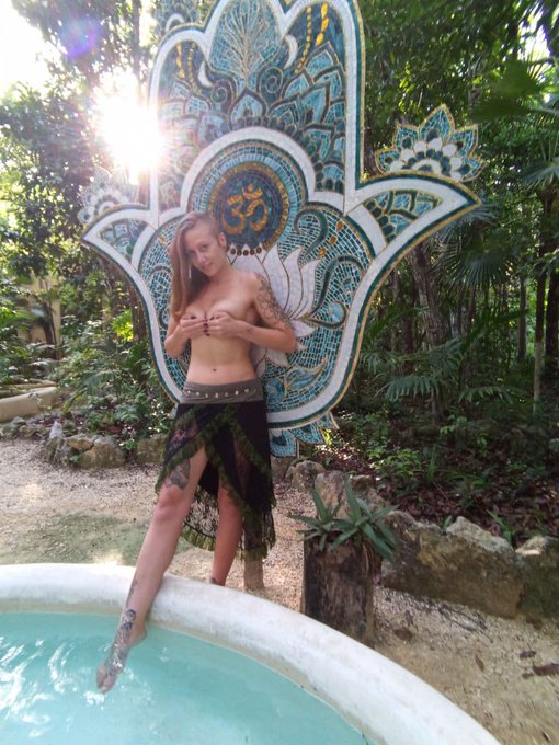 Photo shoot time. See you all again online in 1 week!!!   My links.💋 Web site https://t.co/HkVzyyfznK<a href="/tag/fridaythe13th"class="tags"><span>#fridaythe13th</span></a><a href="/tag/livetoday"class="tags"><span>#livetoday</span></a><a href="/tag/spicywienerproduct"class="tags"><span>#spicywienerproduct</span></a>