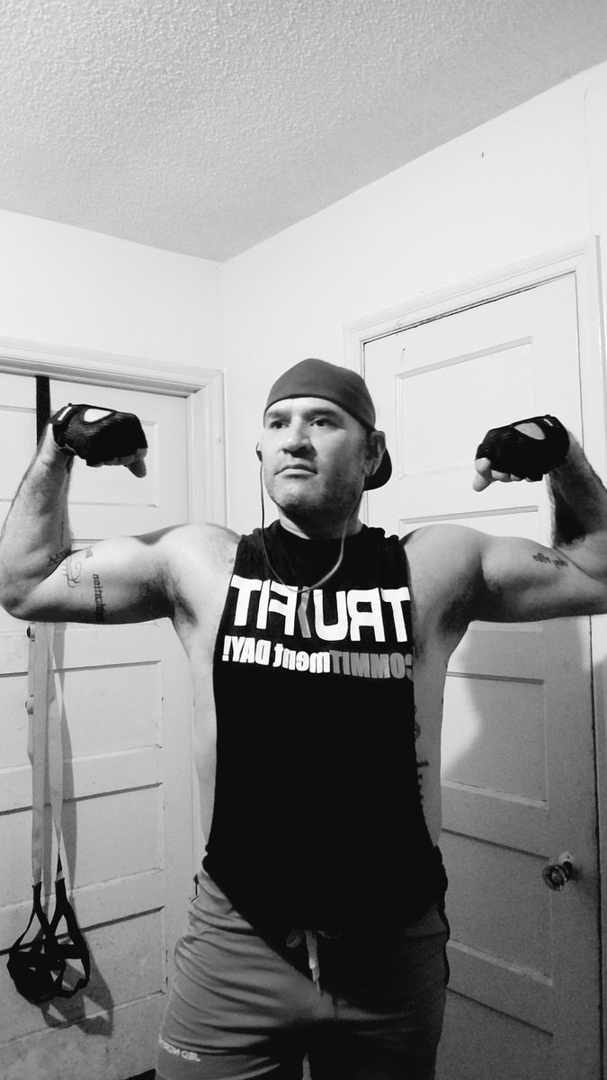 PatrickNation6's tweet photo. Some upper body madness tonight!! #SunsoutGunsout #getyourtickets #Gunshow2021 #BEASTSTYLE #Theagonyandtheglory https://t.co/WvKrgVNy7s