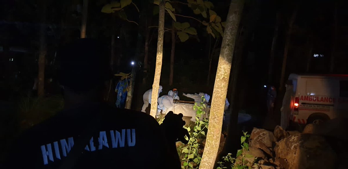 Sabtu, 10 Juli 2021 ada 15 pemakaman, karena tim kelelahan dilanjutkan hari ini.  Jarak yang sangat jauh masaran-sambungmacan-sambirejo, 

Ati-ati lur #Sragen.
Maturnuwun relawan ..