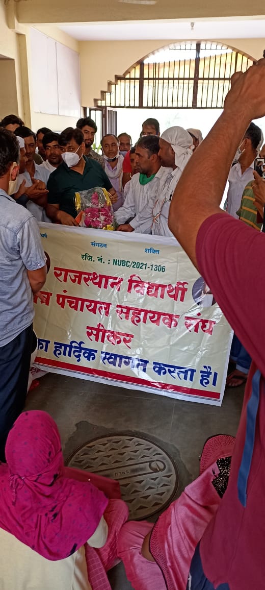 Sanvida_Shiksha's tweet image. #सीकर - ग्राम पंचायत सहायक जिला कार्यकारिणी संघ सीकर ने शिक्षा मंत्री जी @GovindDotasra जी से शिष्टाचार मुलाकात करते हुए नियमितीकरण की मांग की!
मंत्री जी ने दिलाया भरोषा आपकी माँगो पर किया जा रहा है विचार,
आपका काम बहुत जल्द होगा!!
@GPS_Rajasthan