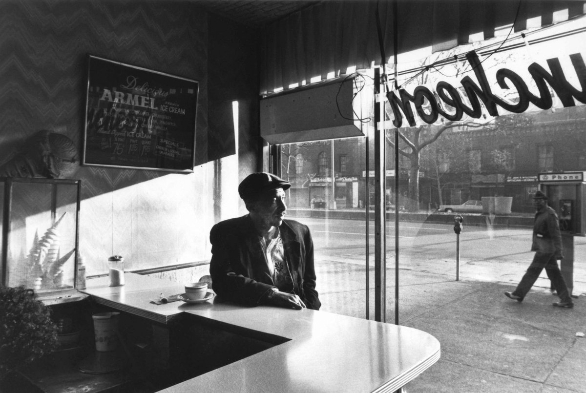 TheZWorld's tweet photo. Early morning coffee, Harlem 1974 Chester Higgins
#photography #photooftheday #picoftheday #beautiful #fashion #art #BLM #photographer #model #photoshoot #Harlem #ChesterHiggins https://t.co/omVEuHATfC