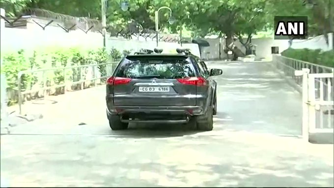 ndtv's tweet photo. Chhattisgarh Chief Minister Bhupesh Baghel arrives at 10, Janpath, Delhi to meet Congress' interim president Sonia Gandhi.

(ANI) https://t.co/0gWoY8e34b