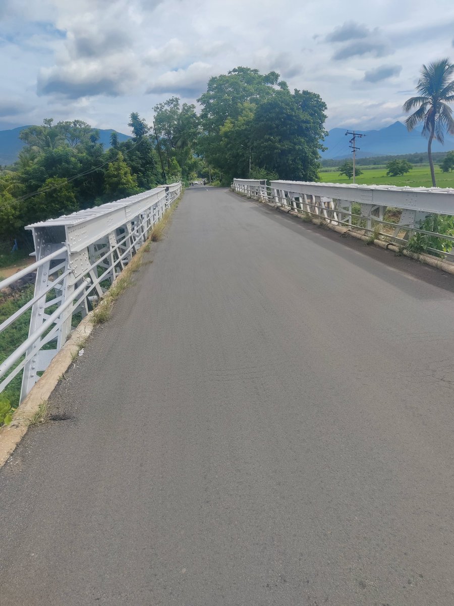 ponkarthik_r's tweet photo. Sunday Morning Ride and green lush fields of Erode district.
#Cycling #BhavaniRiver #Greenlushfields https://t.co/0GXlQw7Iei
