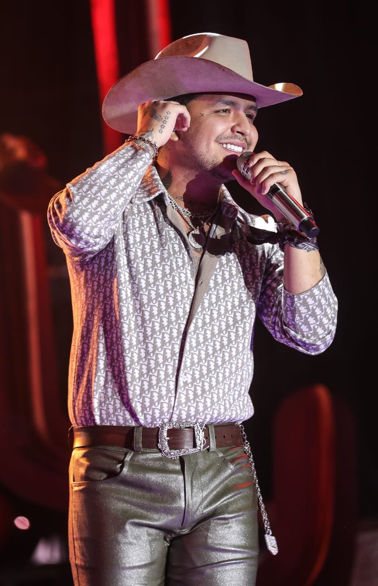 jess_marquez_9's tweet photo. #ChristianNodal 'enloqueció' a miles de personas durante su concierto en la #FeriaDeVerano.
La sorpresa de la noche fue el 'palomazo' con la cantante #MarisolCastillo para cantar a dueto 'Dime cómo quieres'.
📷 Gustavo Becerra
@elnodal @marisoltv https://t.co/HMFJzX6q4n