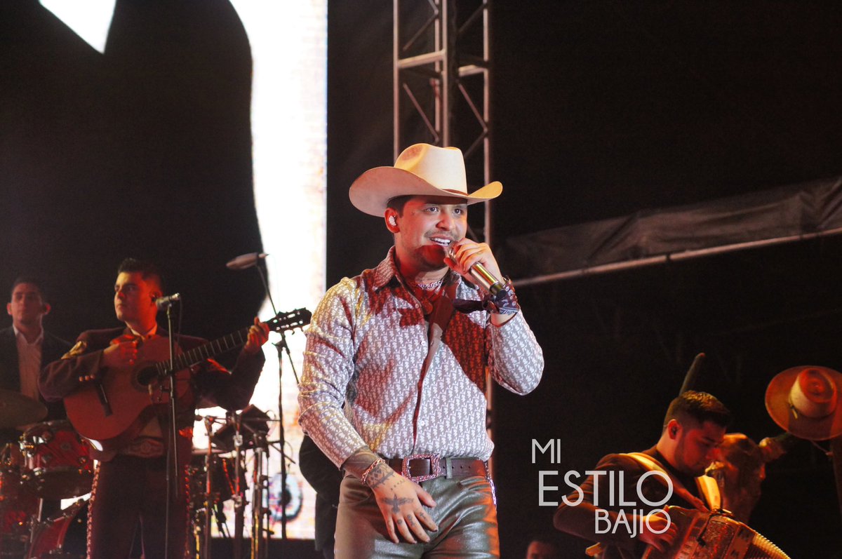MiEstiloBajio's tweet photo. #FeriaConEstilo | @elnodal se presentó con gran éxito la noche del sábado en la Feria de Verano @FeriaDeLeon. 

Más de 4 mil personas disfrutaron de las canciones del sonorense, dentro de sus palcos y en las diferentes terrazas. https://t.co/odQqYcmvki