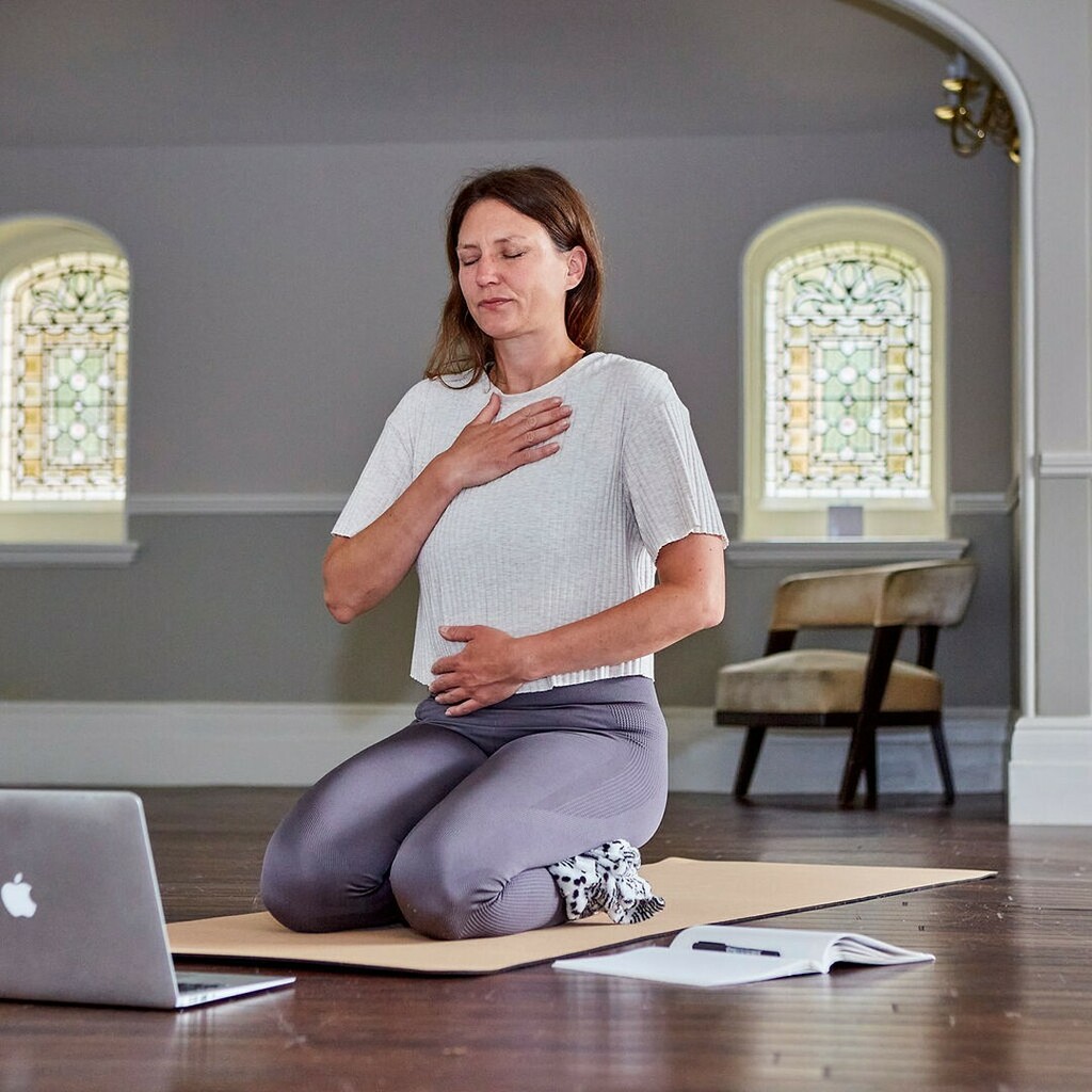 YogaHypno's tweet photo. Monday Morning Meditation + Mindset Sessions

Every Monday at 7am

A live guided meditation and journaling session to set your mind for the week ahead.

Practice gratitude, kindness and joy.

Take time to ground yourself.

Learn breathing techniques to m… https://t.co/jAgIg5ZaIw https://t.co/VFzP8irVhh