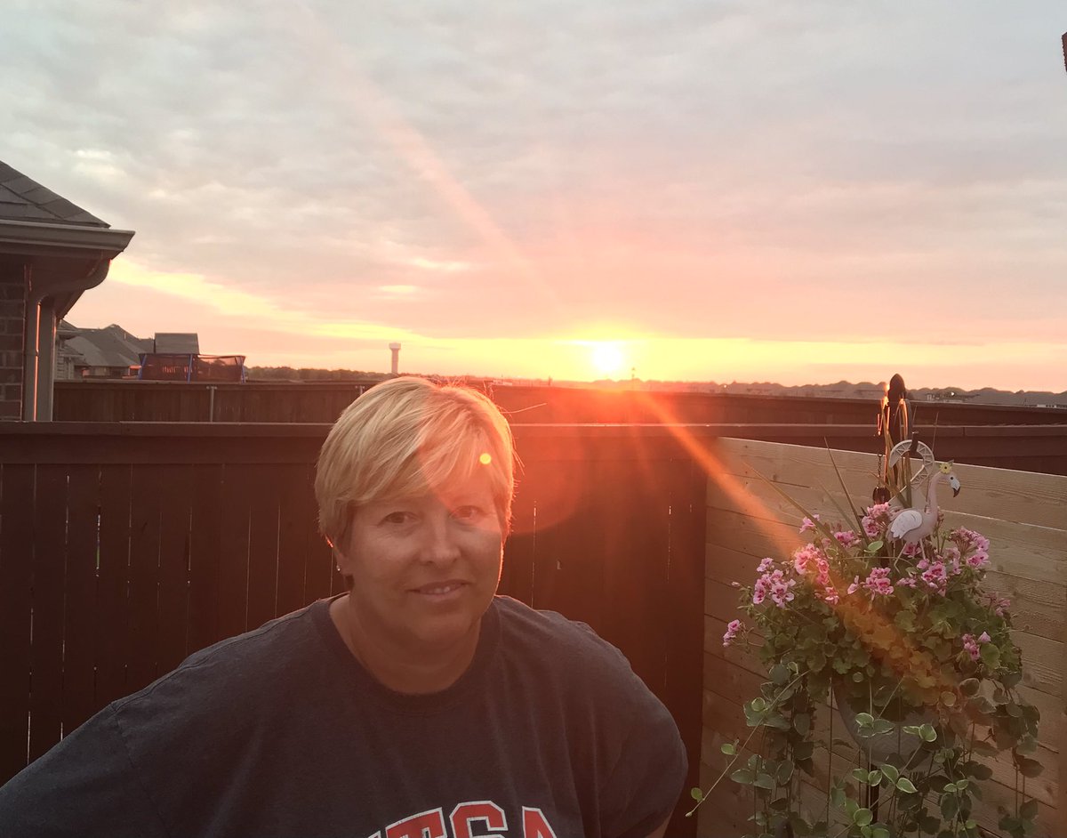 FahrneysFriends's tweet photo. More #SummerSelfieBingo @McSpeddenES #reallunch #pizza #sunset #grilling https://t.co/G76Cl68qWj