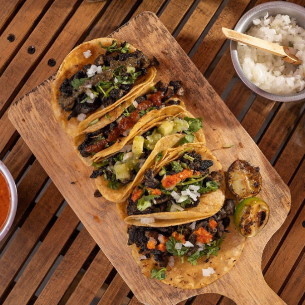 Elmonoconalas's tweet photo. No se arriesguen: la ÚNICA taqueria donde si lavan/desinfectan el cilantro es en @eltacodeojomx 

Los que me conocen saben que NUNCA pido cilantro.
Solo aquí. https://t.co/W53tgDUdWu