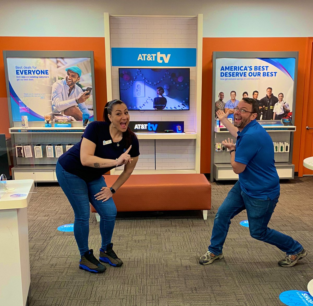 ToniBraxton222's tweet photo. What happens when we pair our quick hits call &amp; some new hire fire⁉️#CAPITALPRIME breaks some daily premiums records…no big deal😏 #lifeatatt @ATT_ARUnited @One_FLA @DanielaCarla00 @jrluna11 @Bart_Crowder @SchlickScott @geoffpadilla @tareeqspeaks @ATT @PrimeComms @theeastregion https://t.co/45ud2B0GaR