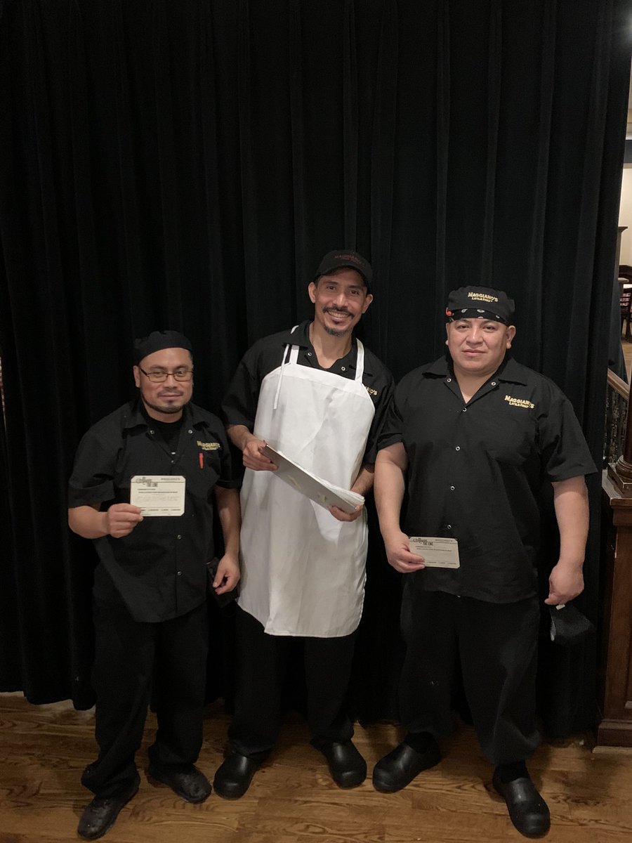 michael_marsico's tweet photo. Our newest MID Ruben recognizing Teammates Macho and Ruffino for assisting teaching Kitchen Perfection and Operational Excellence #maggianosway #bestpeople #preparationandsupport @Maggianos_OB https://t.co/vRDcNaBWSH
