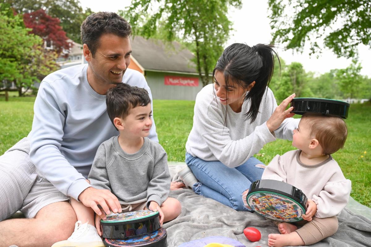 HelloMusicalMe's tweet image. So. Many. Choices.  Yay!  Which choice is best for you and yours?  Let us help you figure it out because new classes start next week!  MusicalMe.com
conta.cc/3hzQtNU
#musicalmeinc #musictogether #rhythmkids #cantaybailaconmigo #musicfortoddlers #musicforbabies #