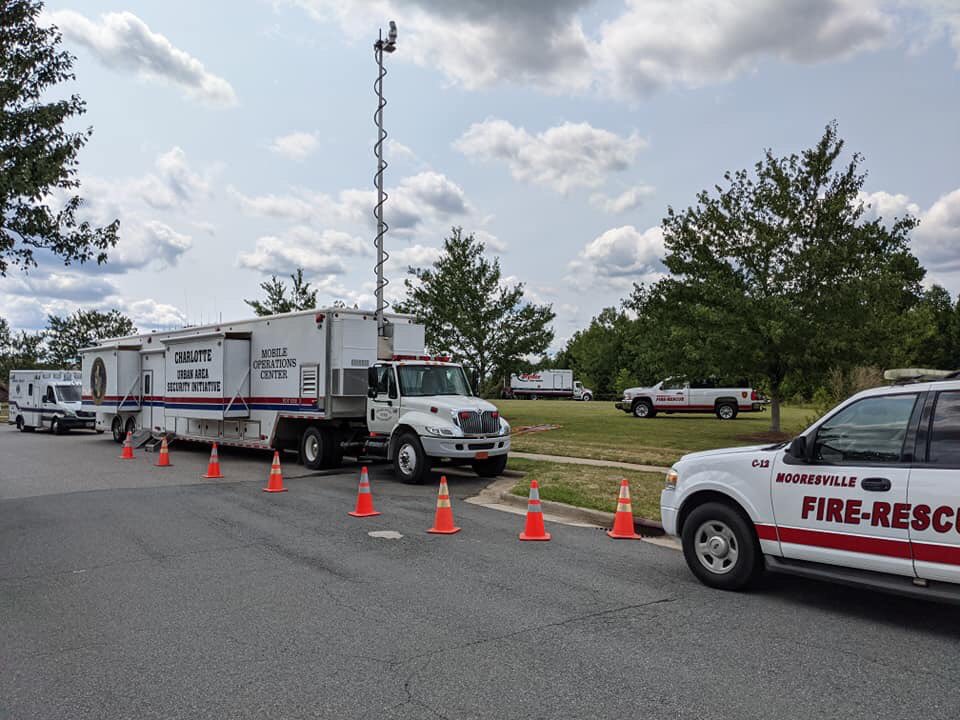 CFD_Alarm's tweet photo. This morning, members of our FieldComm team set up the Mobile Operations Center (the MOC) at the YMCA in Mooresville in support of Town fireworks. #ItsWhatWeDo #HaveMocWillTravel
#CFDPride #FirstDueEverywhere
#cfdalarm #fieldcomm #mutualaid
#UASI #4thofjuly2021 #fireworks https://t.co/jbD3hOFP1C