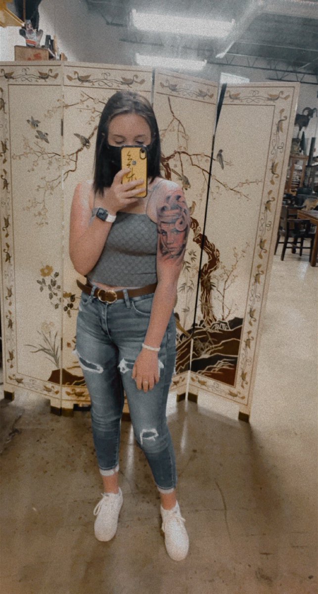 show myself and the start of my sleeve off