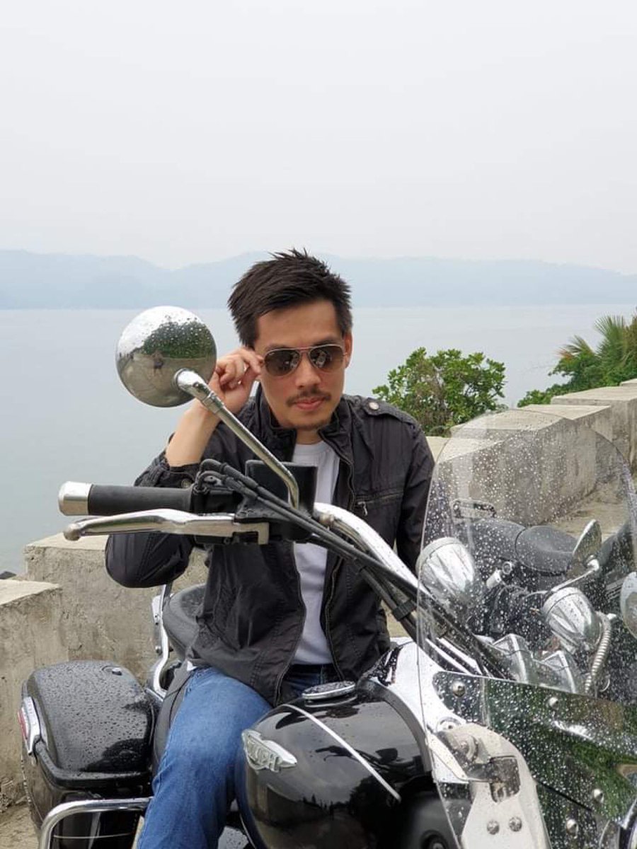 joeymisolas's tweet photo. Sorry Goose, but it's time to buzz the tower. #Triumph #2300cc https://t.co/uuSXqSTILF