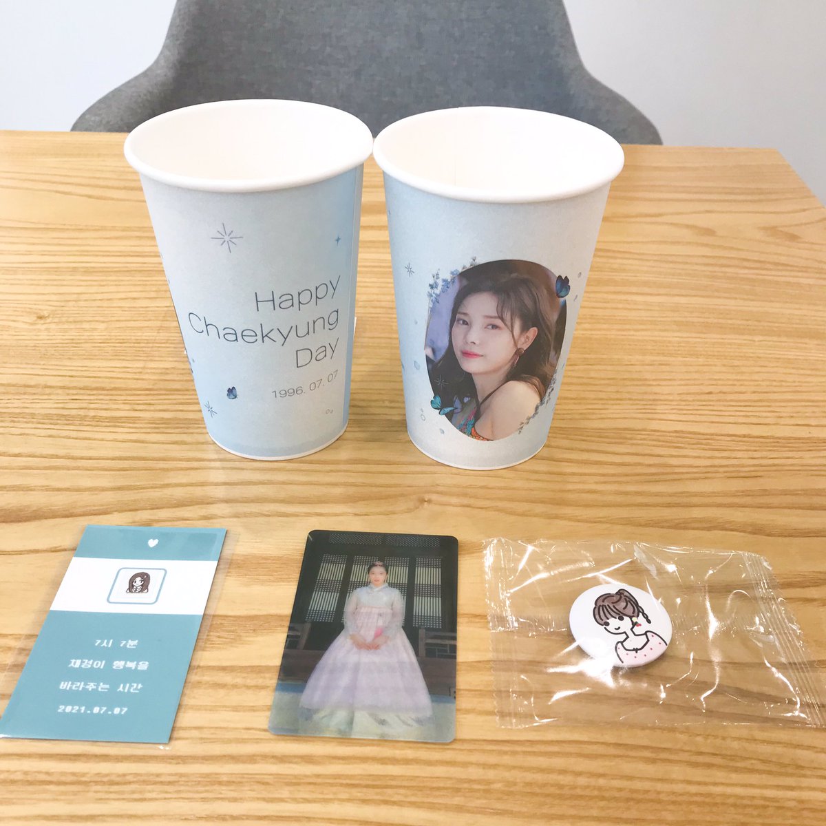 #HAPPY_CHAEKYUNG_DAY
#윤채경 #채경 #chaekyung
#APRIL #에이프릴 
#생일 #카페 #컵홀더 #이벤트
#윤채경갤러리

커피나무 학동역점