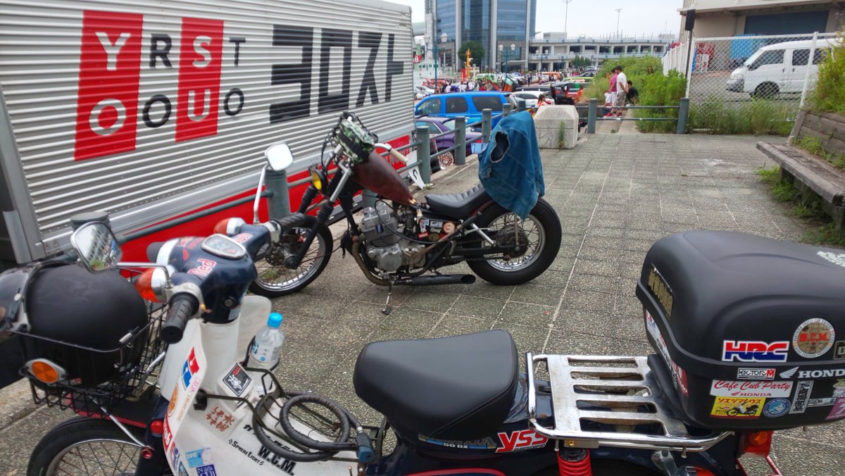 1207supercab's tweet photo. ノージャンルイベント見学中(^o^)
#イカす車とバイク達
#TRYOUTMEETING
#ヤバいカスタムの数々 https://t.co/J8nDb1aC6V