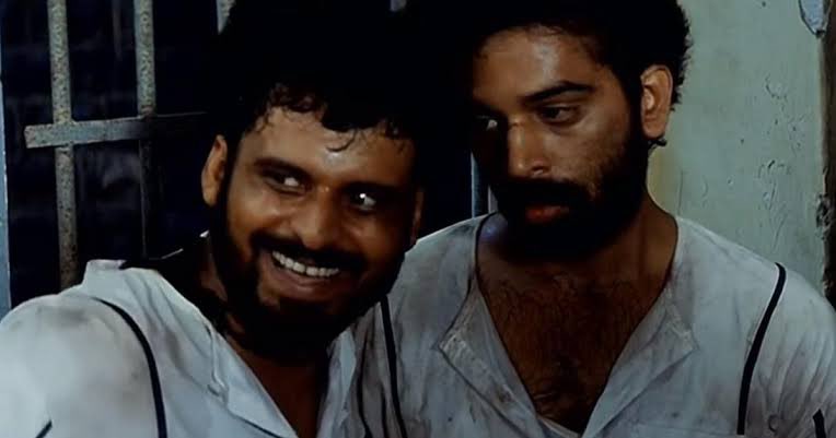 kayylimepie's tweet photo. My favourite thing about @BajpayeeManoj ‘s character in Satya is that till the end you’re on the fence about his loyalty towards Satya. The subtle yet constant enigma that Bhiku was, keeps you on the edge. And that level of acting is mind blowing! #23YearsOfSatya https://t.co/yLPJ2GCIW4