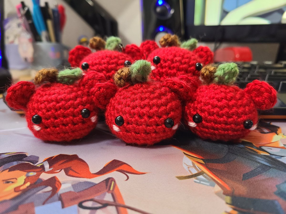 TheRobinGrace's tweet photo. Just working my little apple bear army for Animanga in Ontario, California in a few weeks. :D
https://t.co/n3JmLv6bl3
#robinskawaiicorner #crochet #crochetamigurumi #crochetplush #amigurumi #handmade #kawaii #cute #applebear #animanga2021 #animanga https://t.co/bk6T61iju1