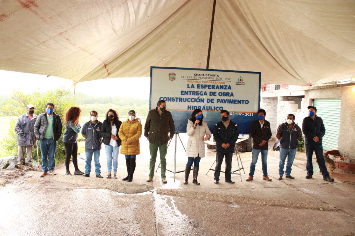 Lety_Zepeda's tweet photo. ✏️En la Localidad de La Esperanza, hicimos entrega de la Construcción de Pavimento Hidráulico en beneficio de los vecinos de esta comunidad.
¡En #ChapaDeMota continuamos trabajando y dando resultados, juntos #SigamosProgresando! 👏🏻✅🏡 https://t.co/YPgv0CSEoy