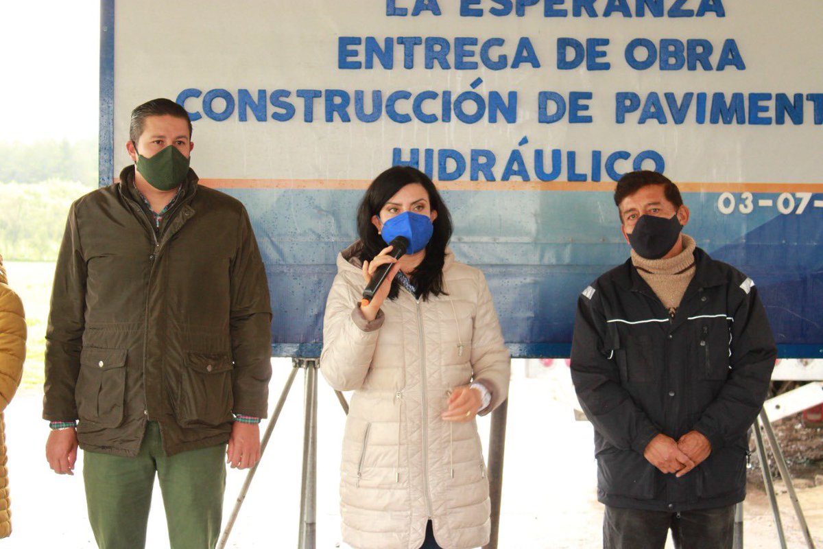 Lety_Zepeda's tweet photo. ✏️En la Localidad de La Esperanza, hicimos entrega de la Construcción de Pavimento Hidráulico en beneficio de los vecinos de esta comunidad.
¡En #ChapaDeMota continuamos trabajando y dando resultados, juntos #SigamosProgresando! 👏🏻✅🏡 https://t.co/YPgv0CSEoy