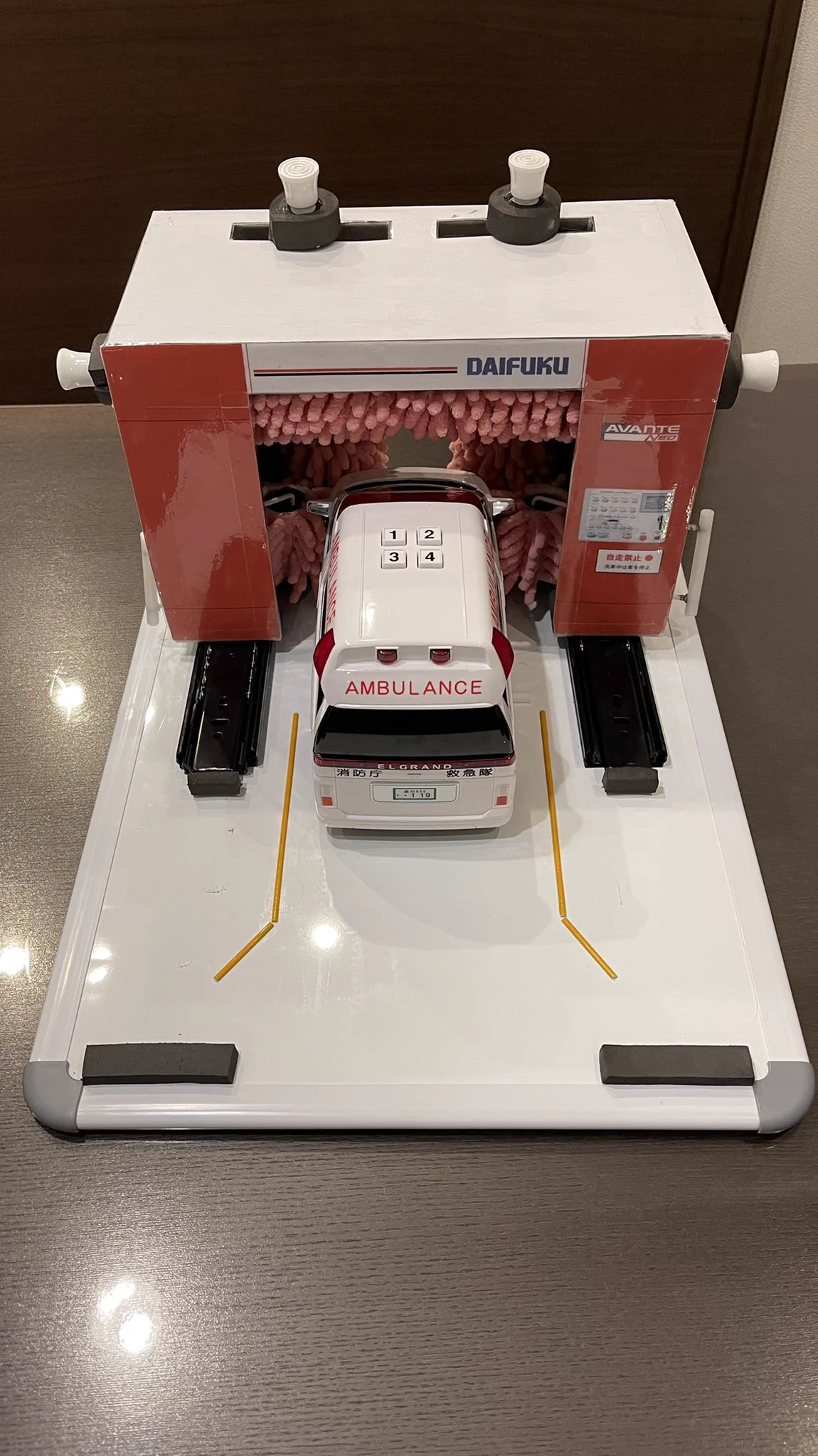 洗車機が好きな息子にせがまれて自作してみた！苦労の末なんとか完成！