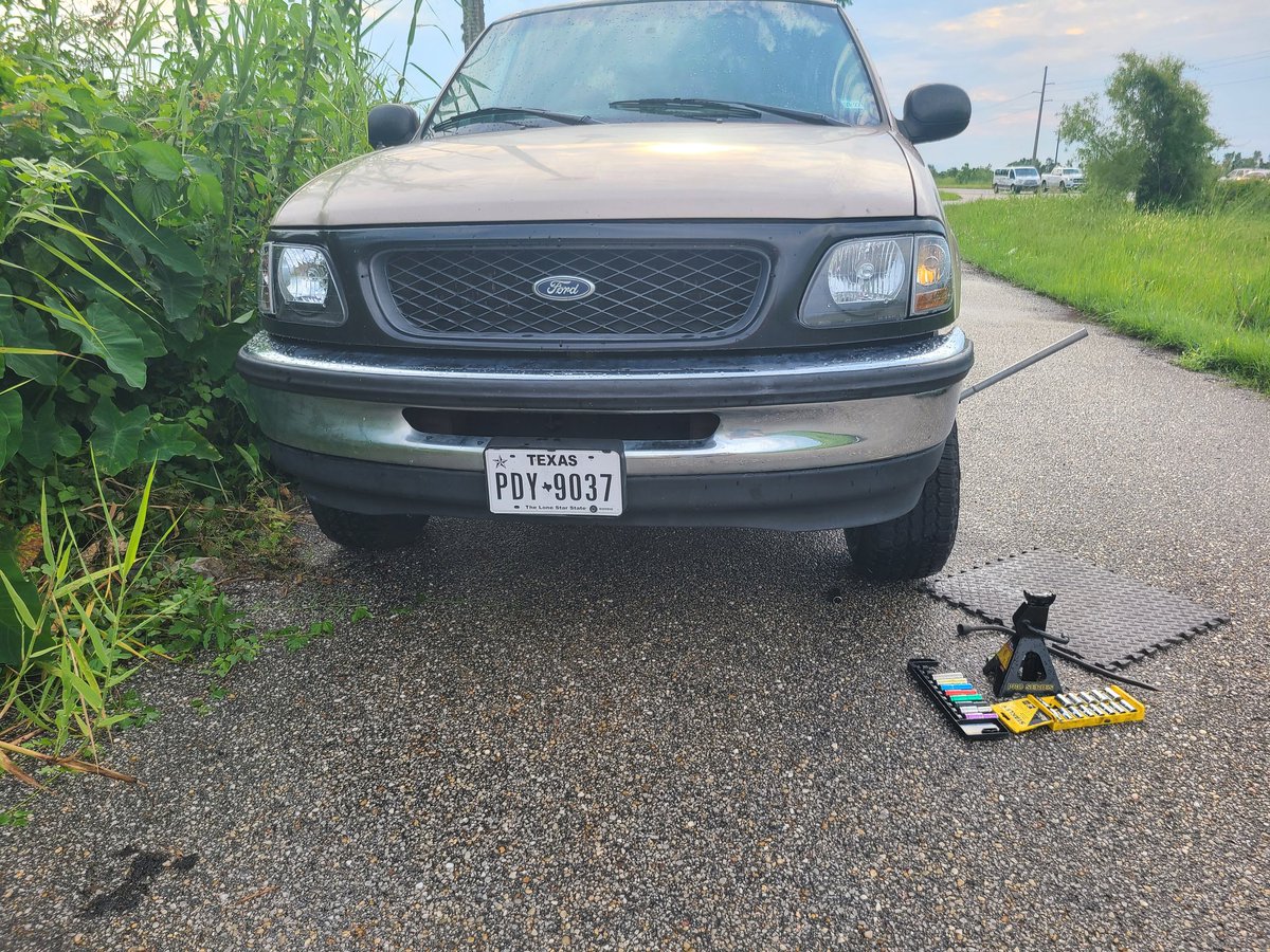 With150's tweet photo. My $5 dust cover fell off, which led to a 29 hour delay in Mobile, a junkyard adventure and an upgraded brake from an Expedition. 
Made a new friend, though. We're in Florida now. 

#cheapcarchallenge #ford #f150 #10thgen https://t.co/L1XDerFEOH