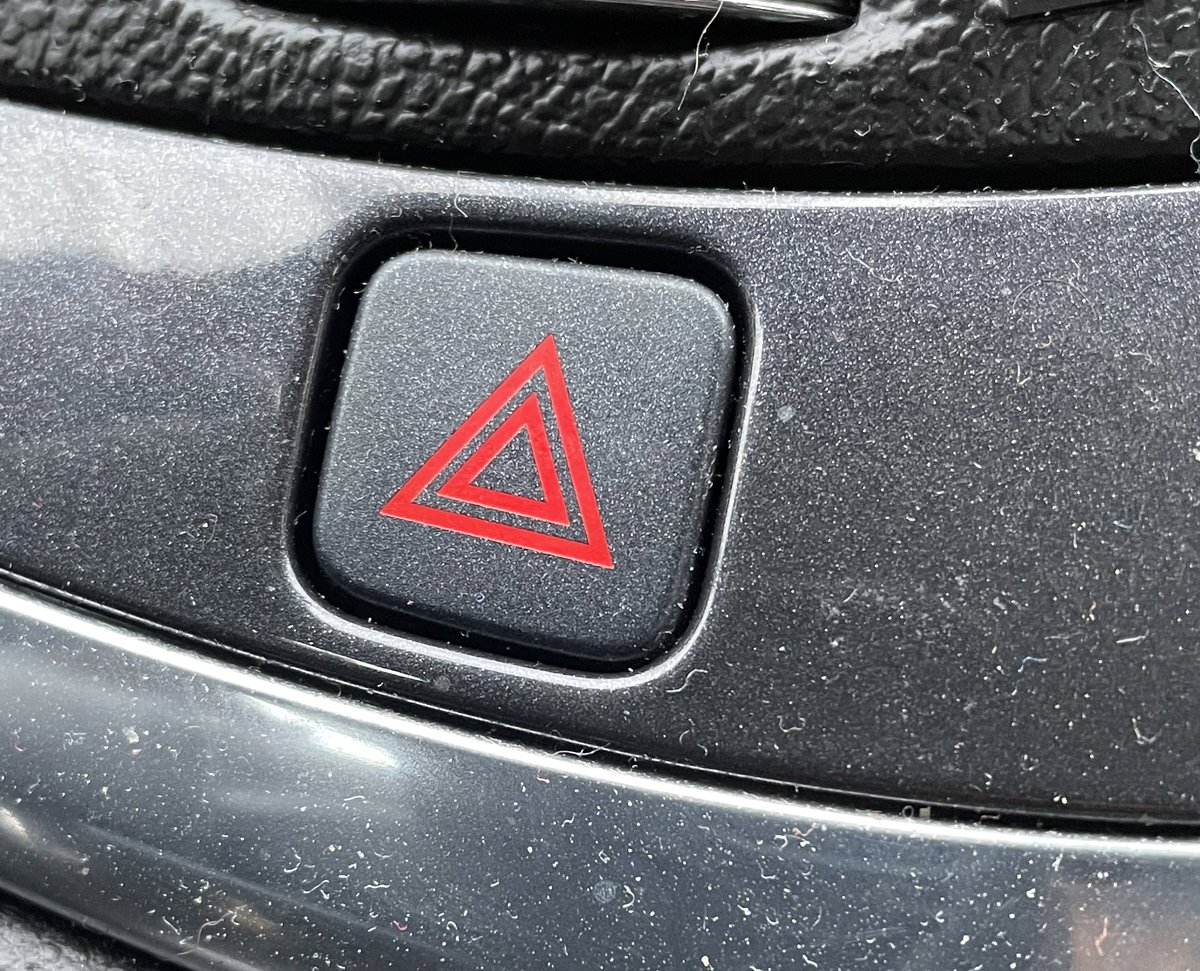 Jerzeytwigga's tweet photo. This is NOT the damn “park anywhere” button https://t.co/lp9UXMiq3q