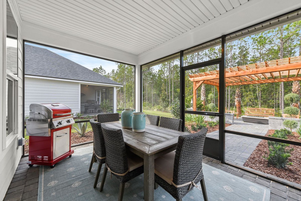 ProvidenceHome1's tweet photo. We’re getting ready for the 4th of July, but we need your help. If this were your sunroom, how would you decorate it for the holiday? https://t.co/VxSgjNlzNX