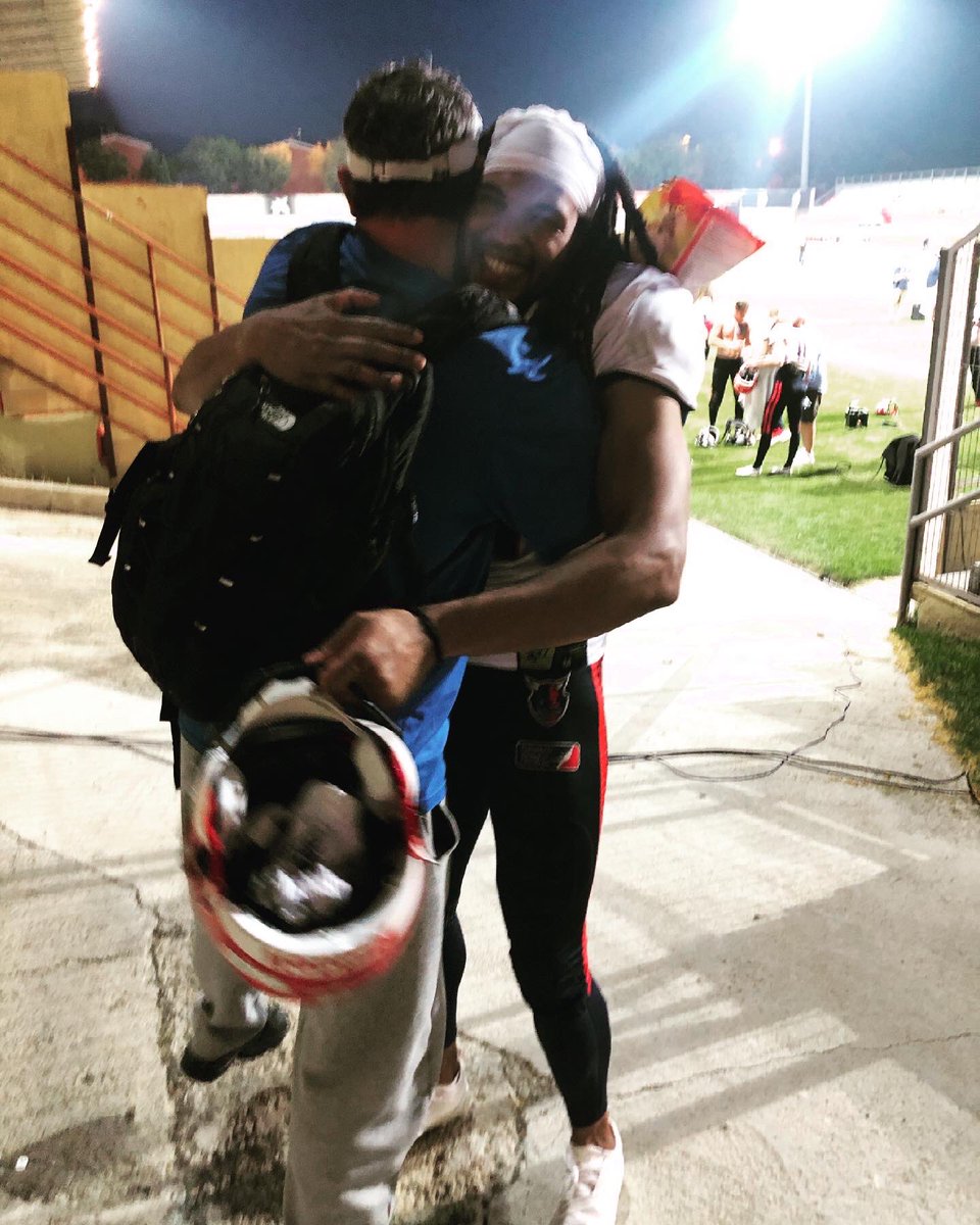 Llitjos1's tweet photo. Nada como reencontrarse con grandes amigos y sobre un excelente jugador y mejor persona!
GRANDE JC!
#Chettos @SeaDevilsHH @elf_official @aztecasudlap  
💪🏼🏈 https://t.co/V5mJQN5Yfe