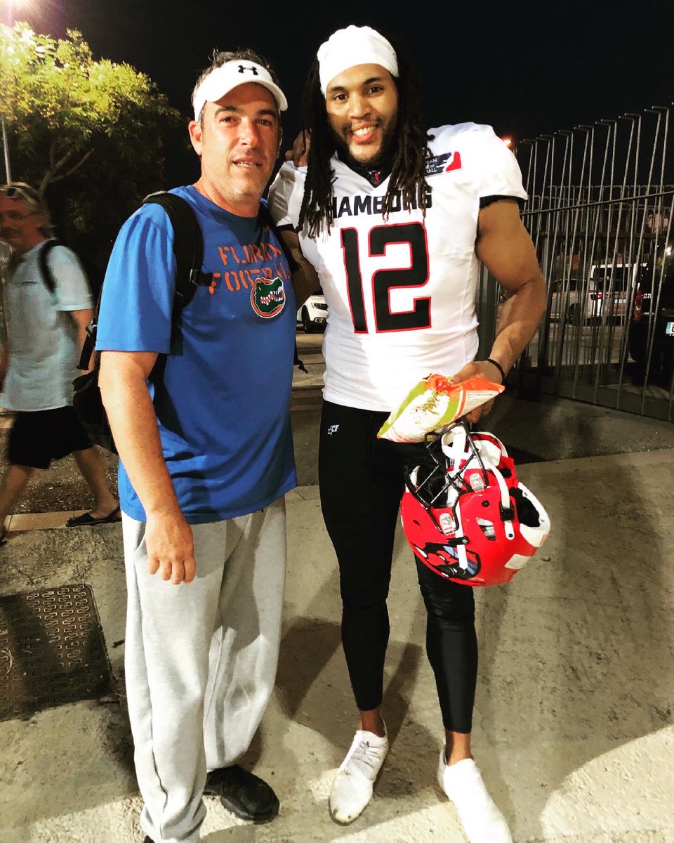Llitjos1's tweet photo. Nada como reencontrarse con grandes amigos y sobre un excelente jugador y mejor persona!
GRANDE JC!
#Chettos @SeaDevilsHH @elf_official @aztecasudlap  
💪🏼🏈 https://t.co/V5mJQN5Yfe